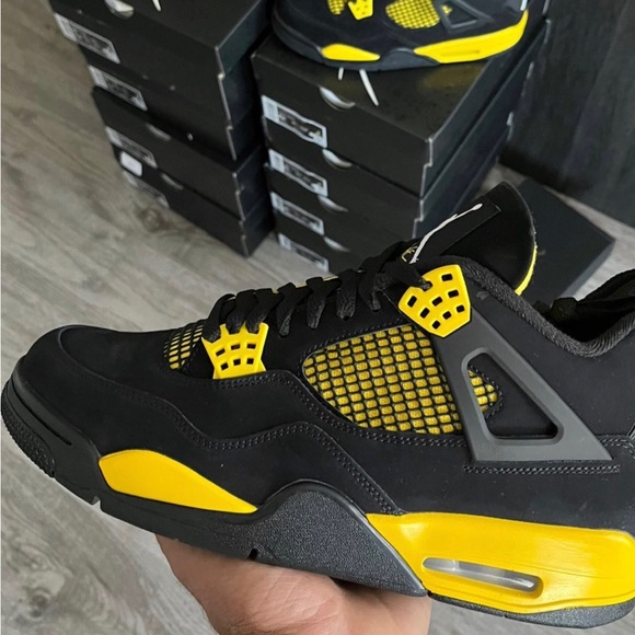 Air Jordan 4 Retro Thunder - Picture 1 of 2